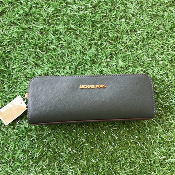 Michael Kors Giftables Medium Pencil Case Signature Leather Makeup Case - Picture 1 of 16